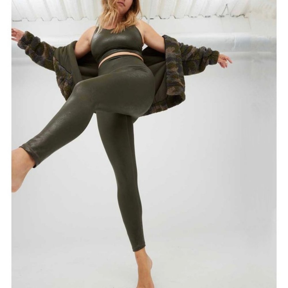 Aerie Offline The Hugger High Waisted Crackle Legging Olive/Army Green Sz Xs